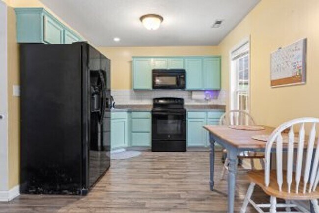 Building Photo - Welcome to your dream home in the desirable Aragona Village!