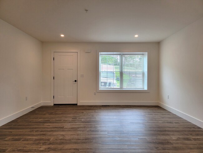 Building Photo - 17 Burk Ct