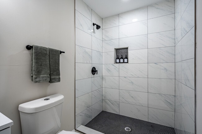 Primary suite bathroom - 831 Catherine St