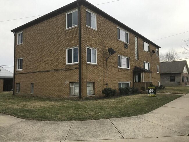 Building Photo - 4145 Ridge Road Unit #02