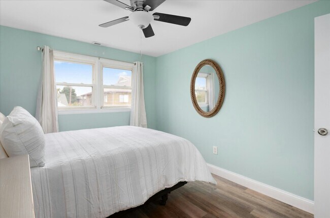 Building Photo - 322 Bayshore Drive, Unit 1E