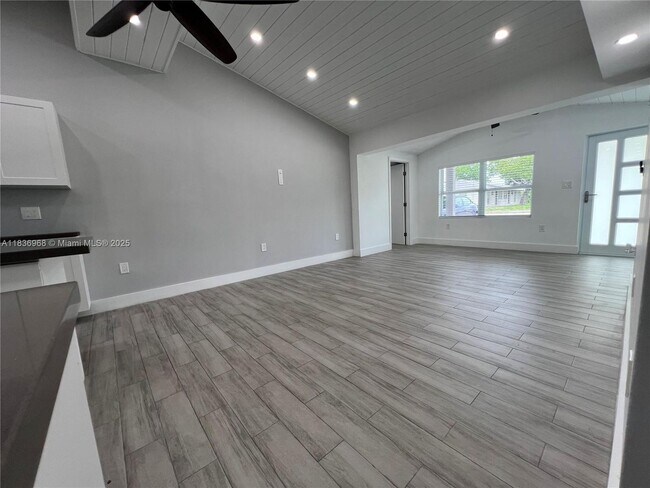 Foto del edificio - 2418 Taft St