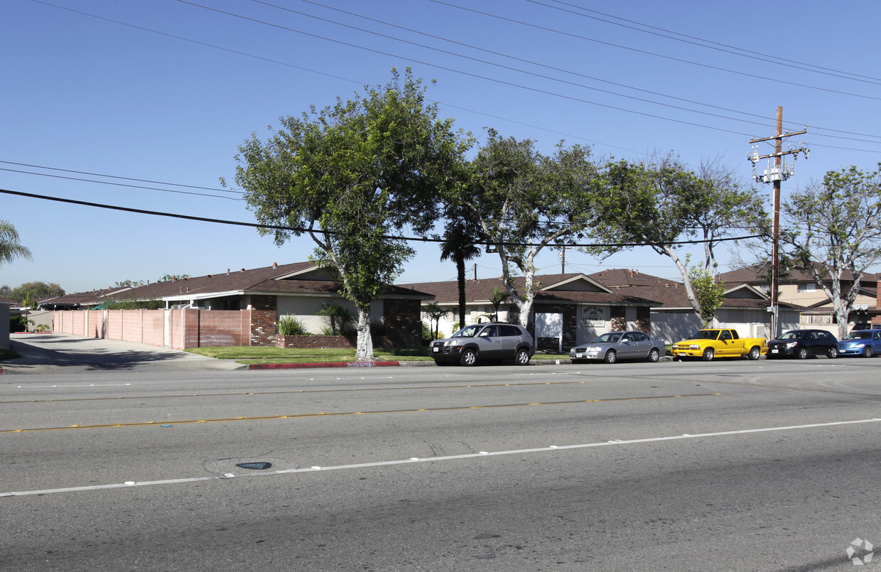 Building Photo - Knott Village Apartments