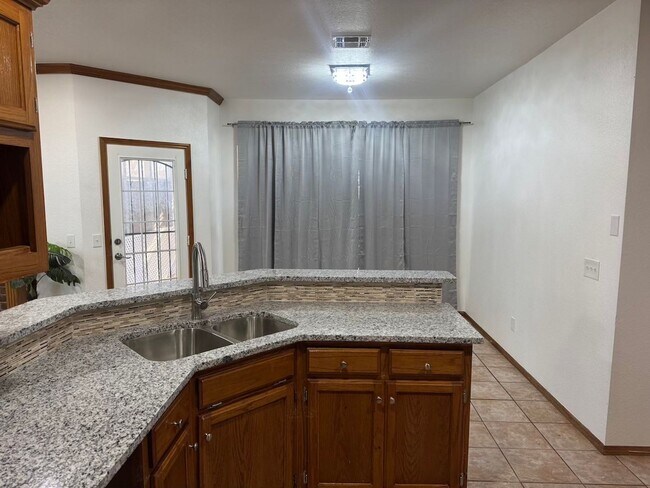 Foto del edificio - Comfortable Home in Moore