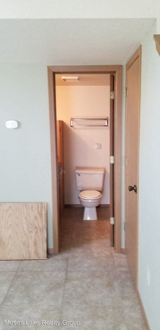 Building Photo - 1021 S Juniper Dr