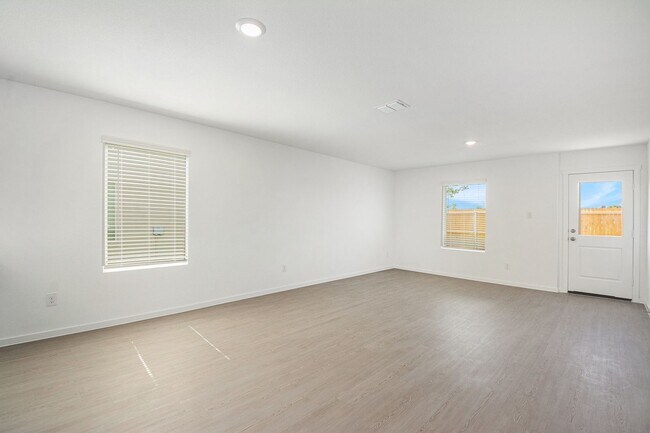 Foto del edificio - New Build in Princeton, TX! 3 Bed, 2.5 Bathroom, 1 ?Car Garage.