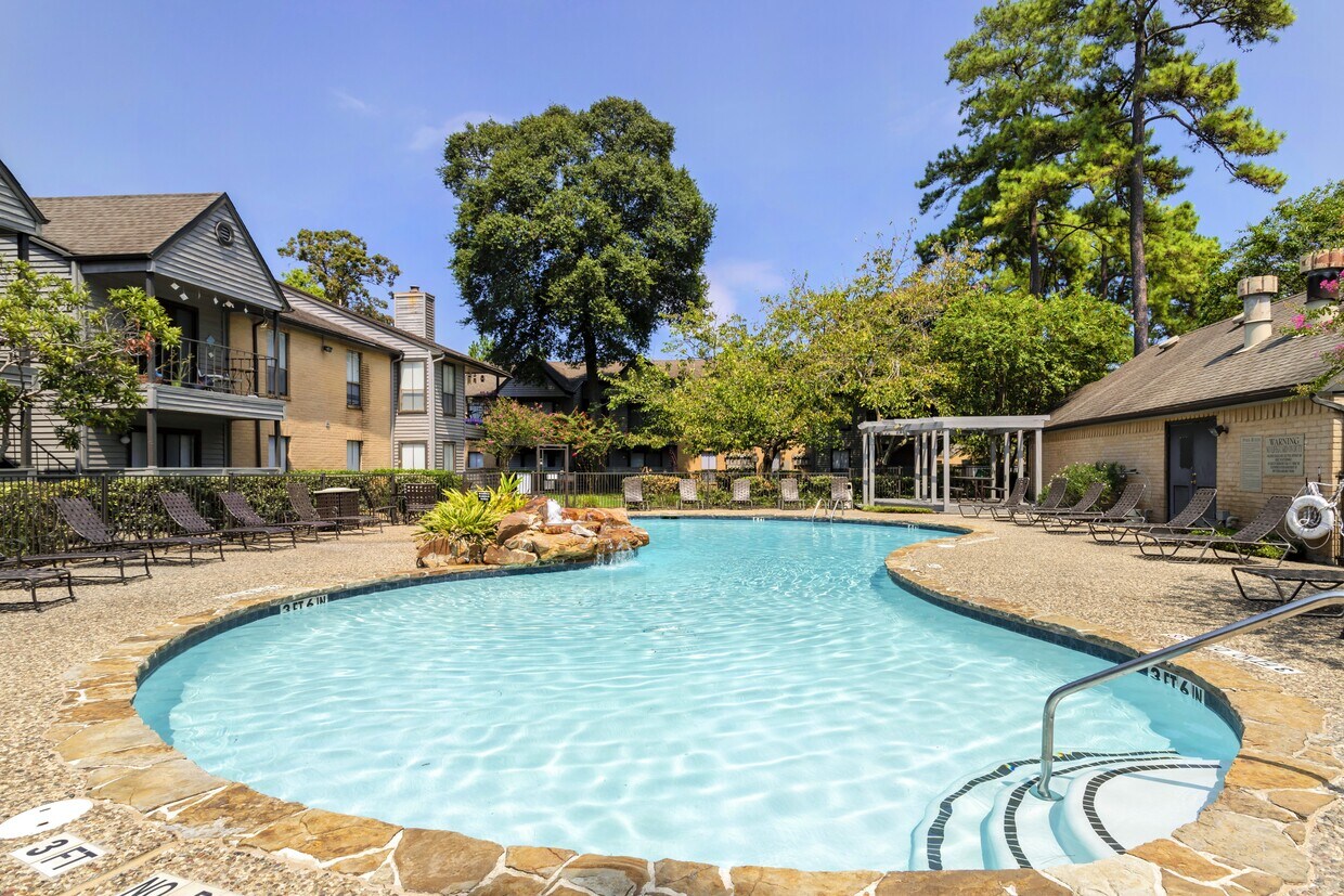 Elm Creek Apartments Rentals in Kingwood at 2911 Sycamore Springs Dr