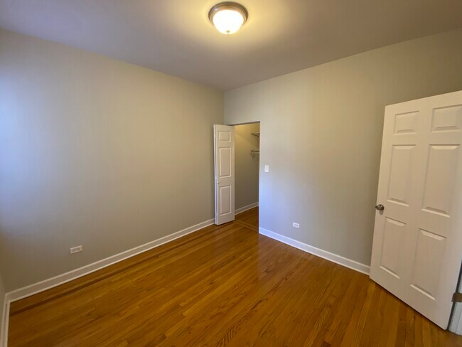 Foto del edificio - 3246 W Wellington Ave