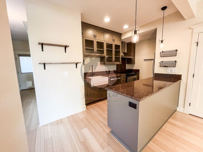 Building Photo - Gorgeous Monmouth Townhome