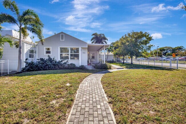 Foto del edificio - 736 Rockland Dr