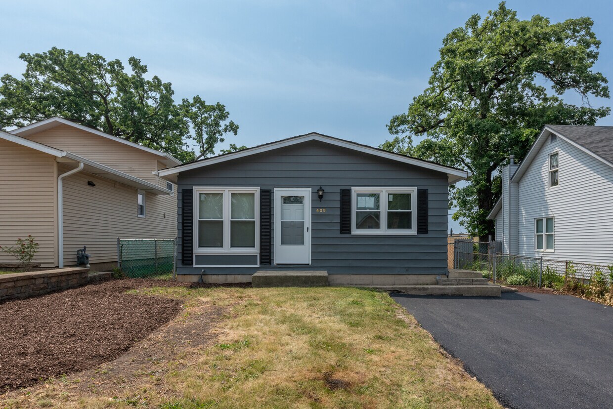 Primary Photo - 405 Woodland Dr