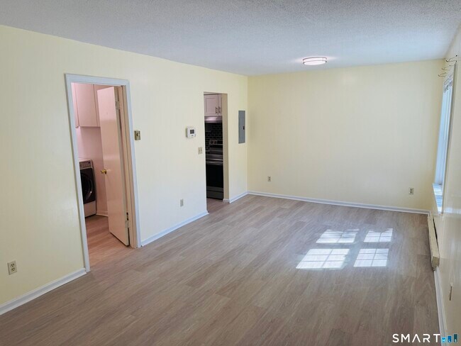 Foto del edificio - 64 Deerwood Ln