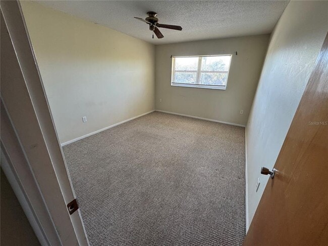 Foto del edificio - 245 Center Rd