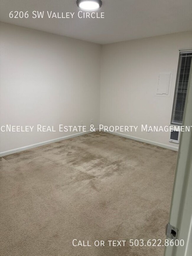 Building Photo - Beaverton, Upper Unit, Two Bedroom near Ch...