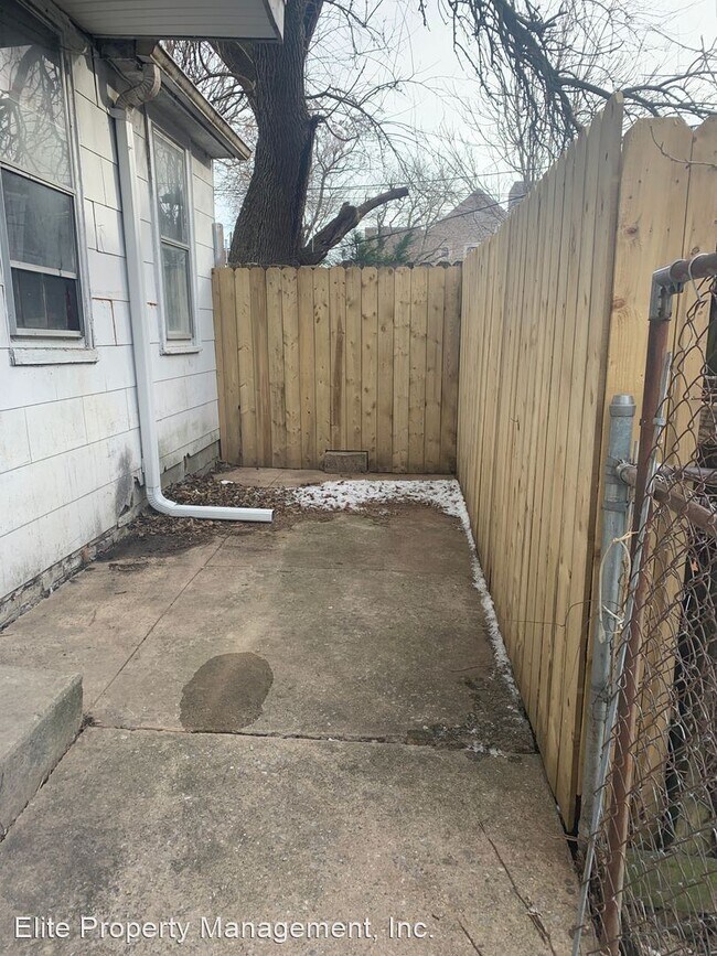 Building Photo - 4 br, 1 bath House - 208 Liberty Ct.