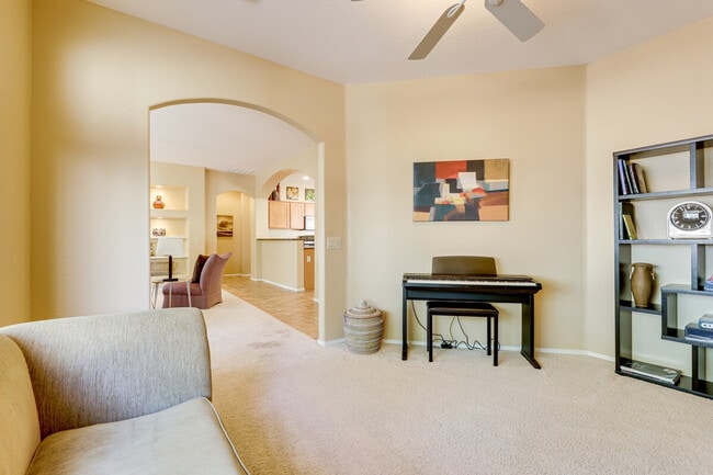 Building Photo - 9746 E Coopers Hawk Dr