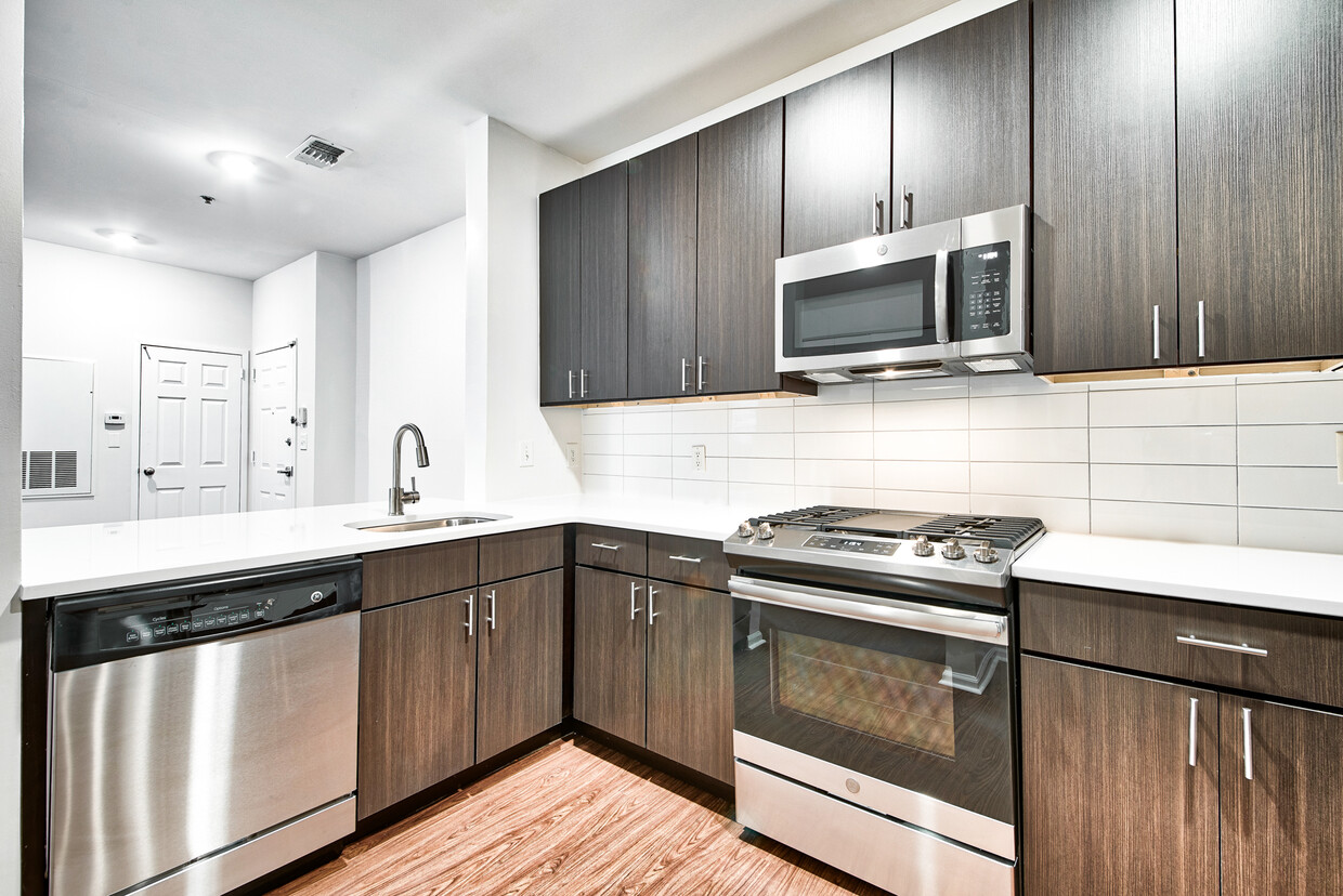 Renovated, chef-inspired kitchen with tiled backsplash - Windsor at Liberty House