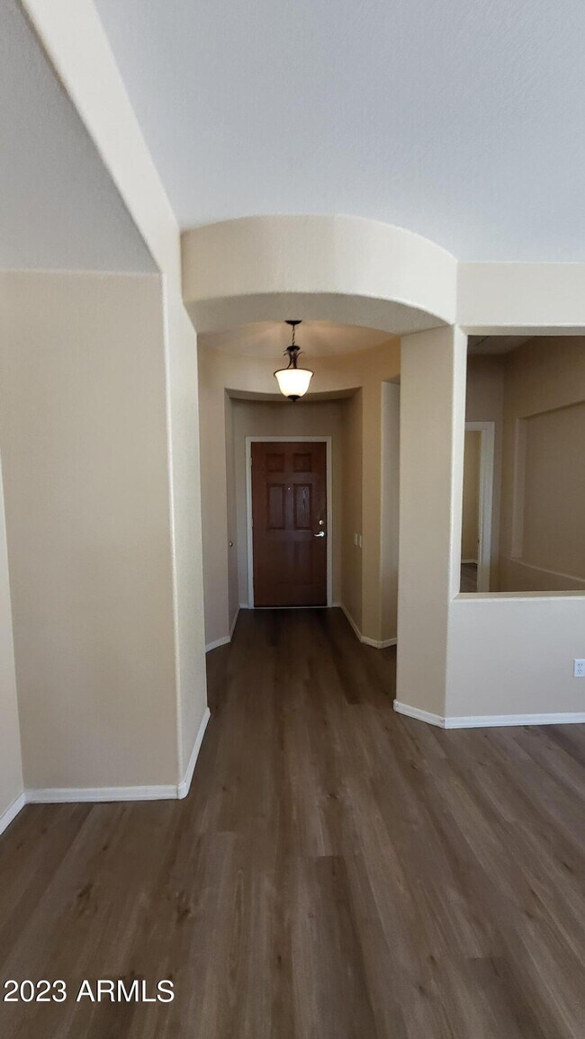 Building Photo - 517 S 115th Dr