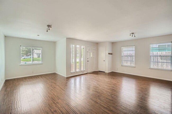 Building Photo - 5108 Emerald Forest Dr