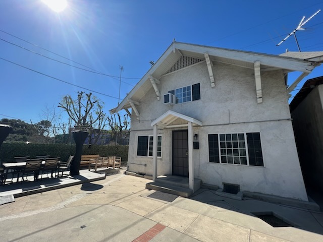 Building Photo - 1721 N Berendo St