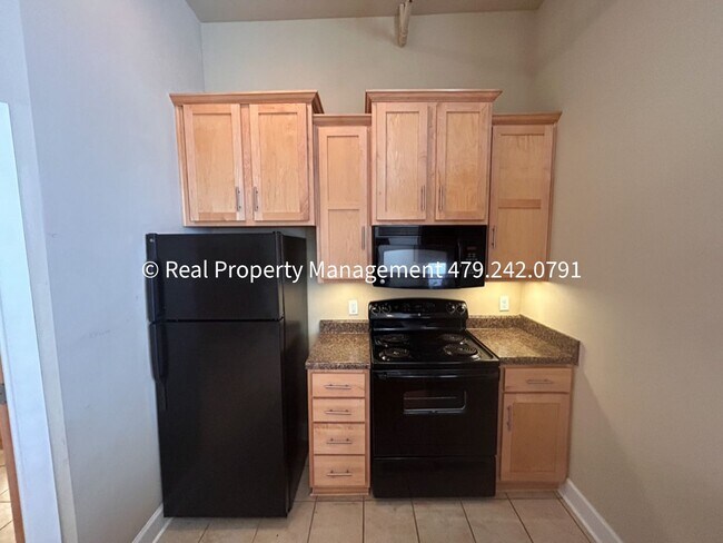 Foto del edificio - $850 MOVE-IN SPECIAL (does not include app...