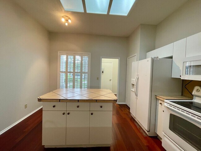 Building Photo - 3 Bedroom 2 Bath Home in Pebble Creek Comm...