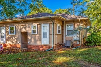 Building Photo - 5038 Pinewood Dr
