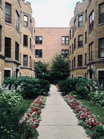 Building Photo - 1212 W Jarvis Ave