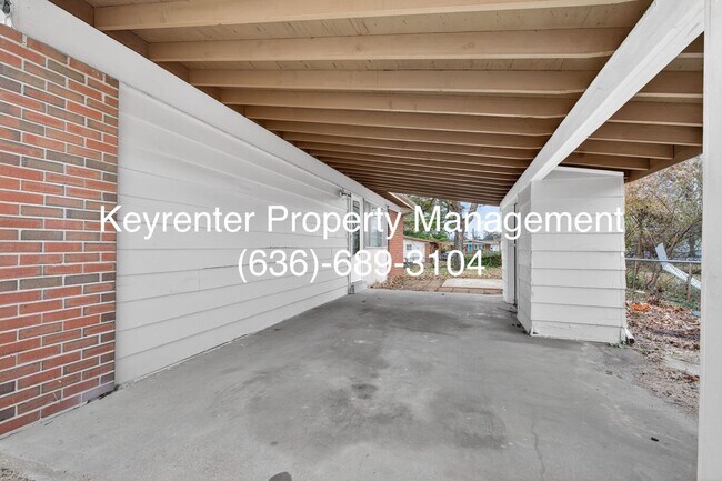 Foto del edificio - Updated 3-Bedroom Home with Fenced Yard in Florissant