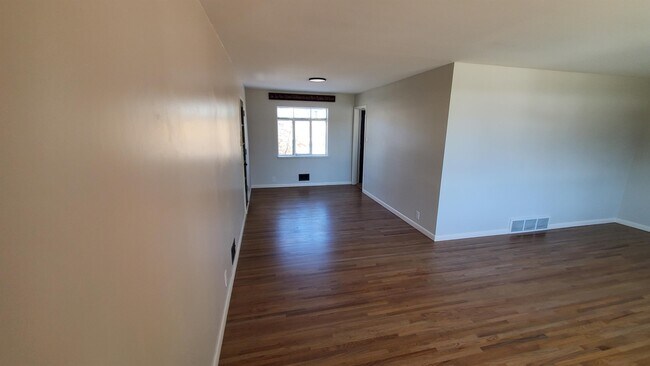 Building Photo - 5361 E Jewell Ave