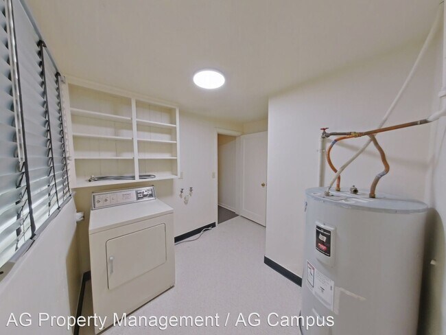 Building Photo - 4 br, 1.5 bath House - 1241 1/2 Coburg Road