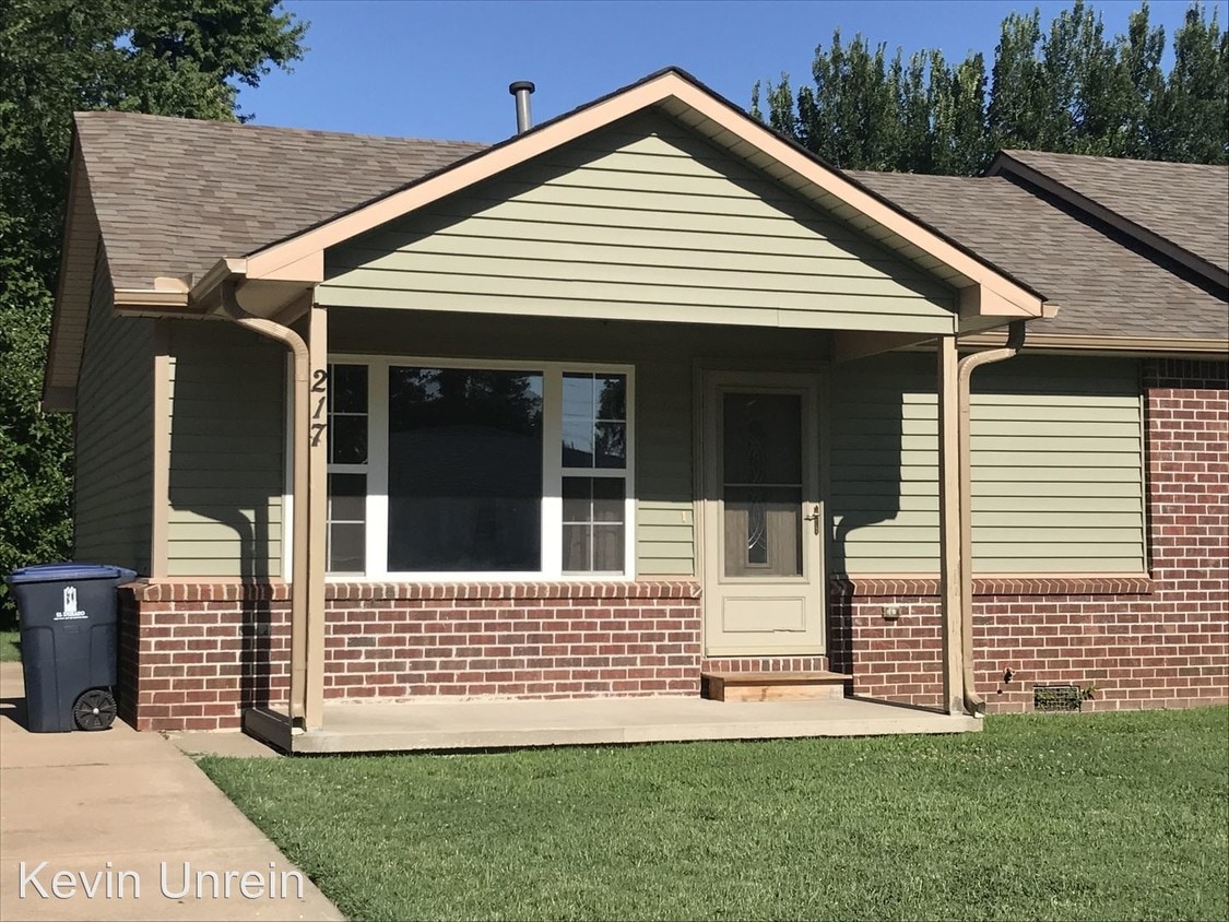 Primary Photo - 2 br, 1 bath Apartment - 225 225 N Ohio St