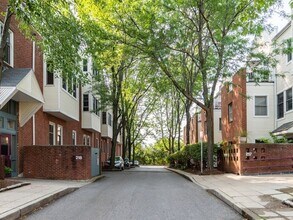 Building Photo - 218 Thorndike Pl
