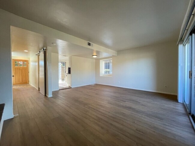 Foto del edificio - 331 Stone Edge Ct
