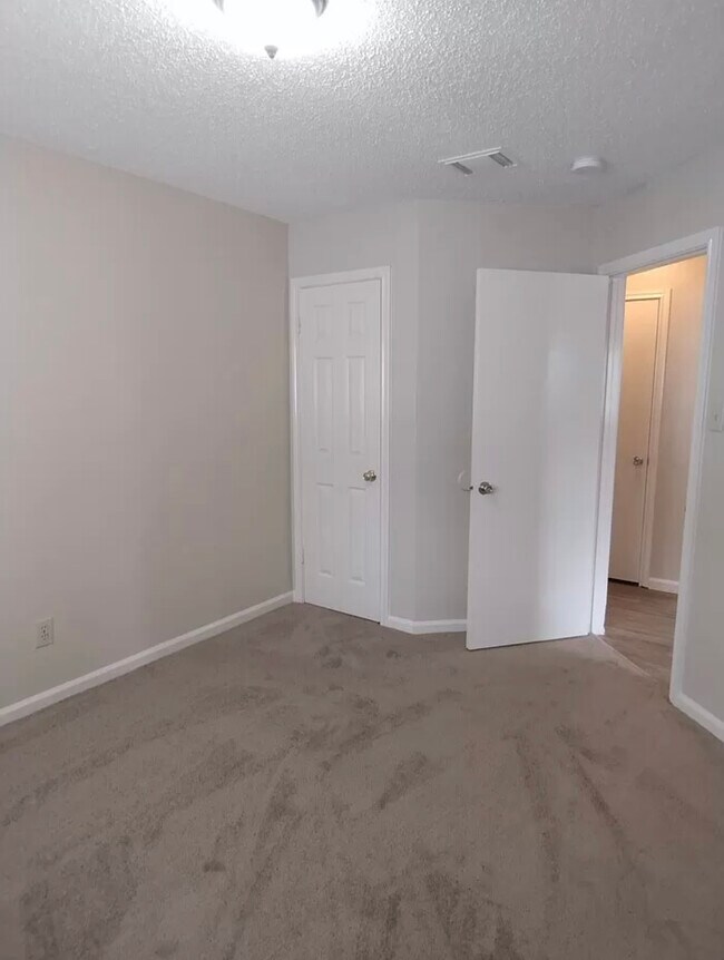 Foto del edificio - 6806 Canary Meadow Dr