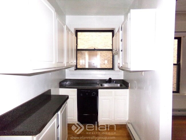 Building Photo - 327 Kedzie St
