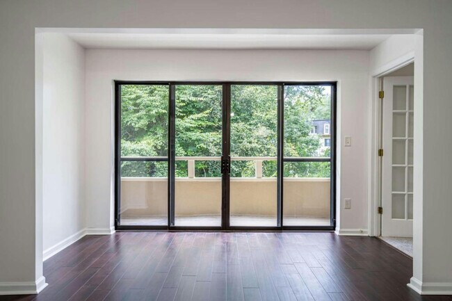 Building Photo - 25203 Plantation Dr NE