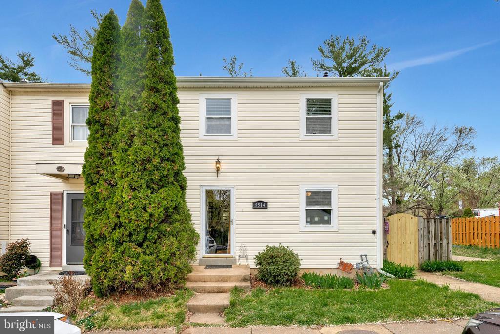 Foto principal - 5514 Hollins Ln