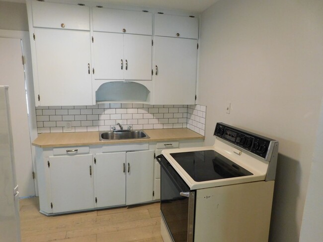 Foto del edificio - 1 bedroom, 1 bathroom duplex located in th...