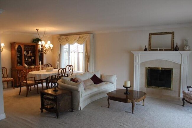 Building Photo - 325 Palomar Ct