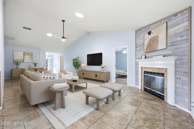 Building Photo - 14049 Broken Bow Dr N