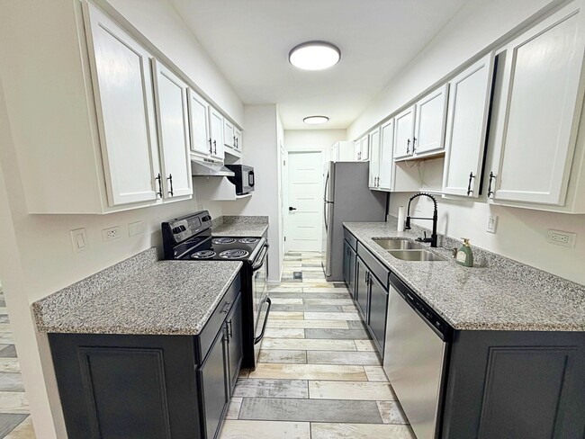 Building Photo - 440 Lear Ct