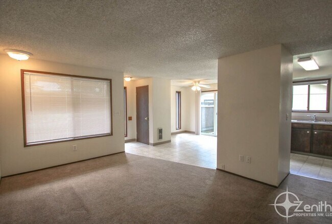 Foto del edificio - 2922 NE 86th Ave