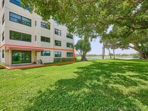 Building Photo - 374 Golfview Rd