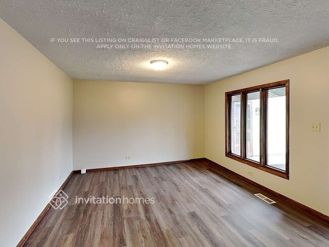 Building Photo - 16400 Sherwood Dr