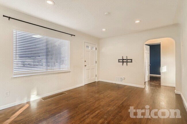 Building Photo - 1364 Ironton St