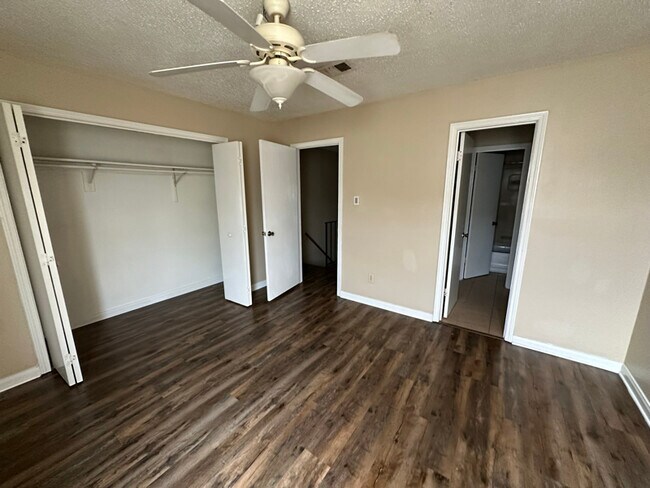 Building Photo - 222 Sandra Del Mar Dr