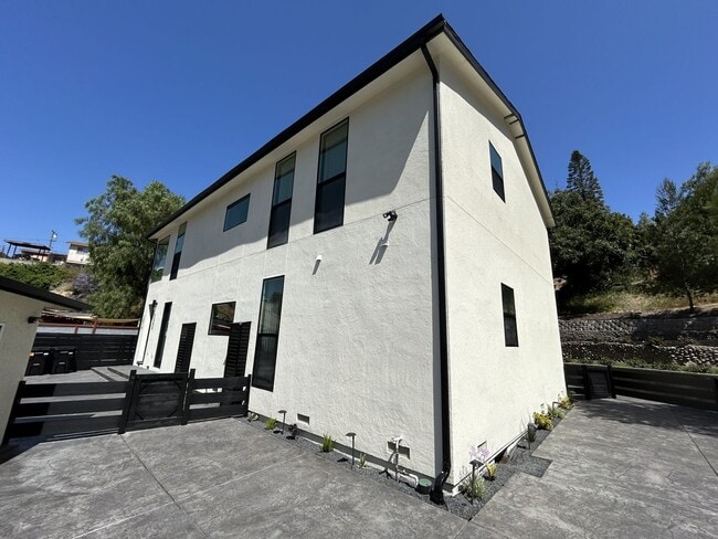 Foto del edificio - Newly Built 4 bed 2 bath unit (2024)
