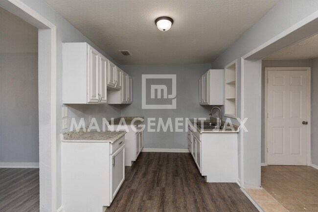 Building Photo - 6250 Pettiford Dr W
