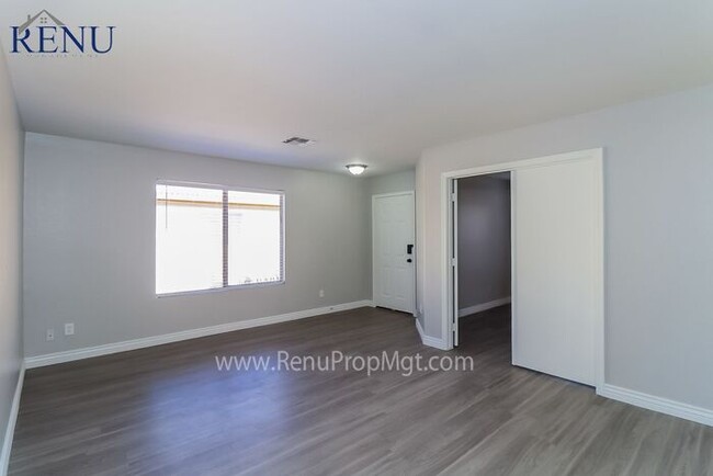 Foto del edificio - Available Now!!